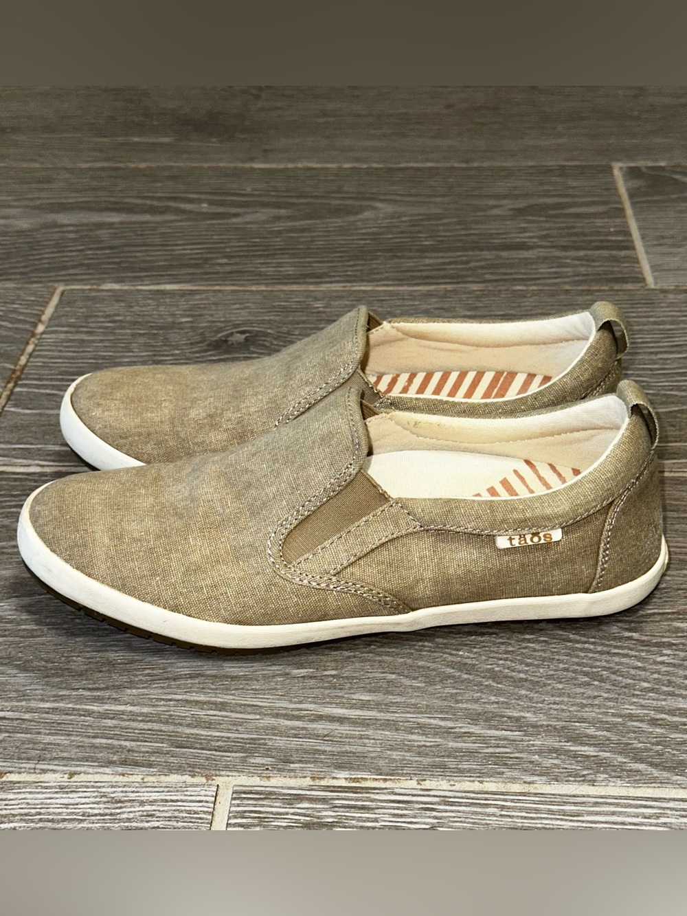 Taos Dandy Slip On Sneakers Khaki Canvas Comfort Women’s 8.5 Casual Boho Loafer
